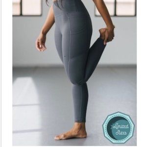 Zyia Active Grey Pearl Pocket Leggings (XS)